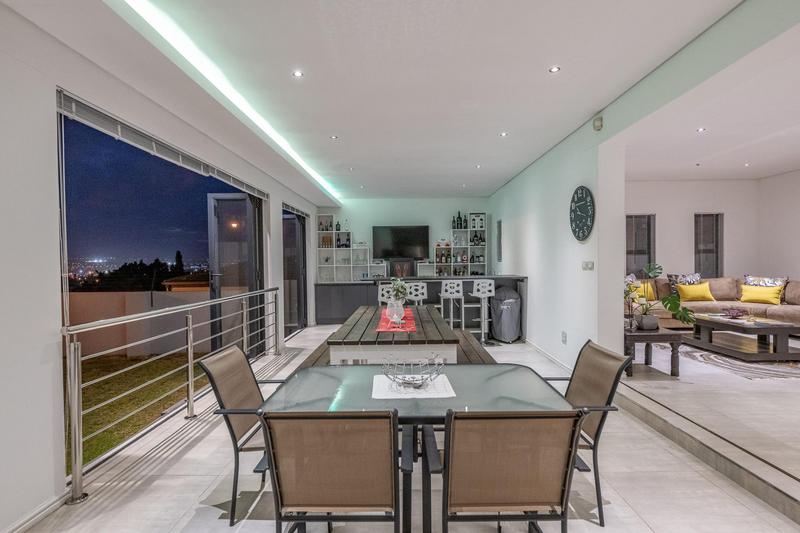 4 Bedroom Property for Sale in Kaapsig Western Cape